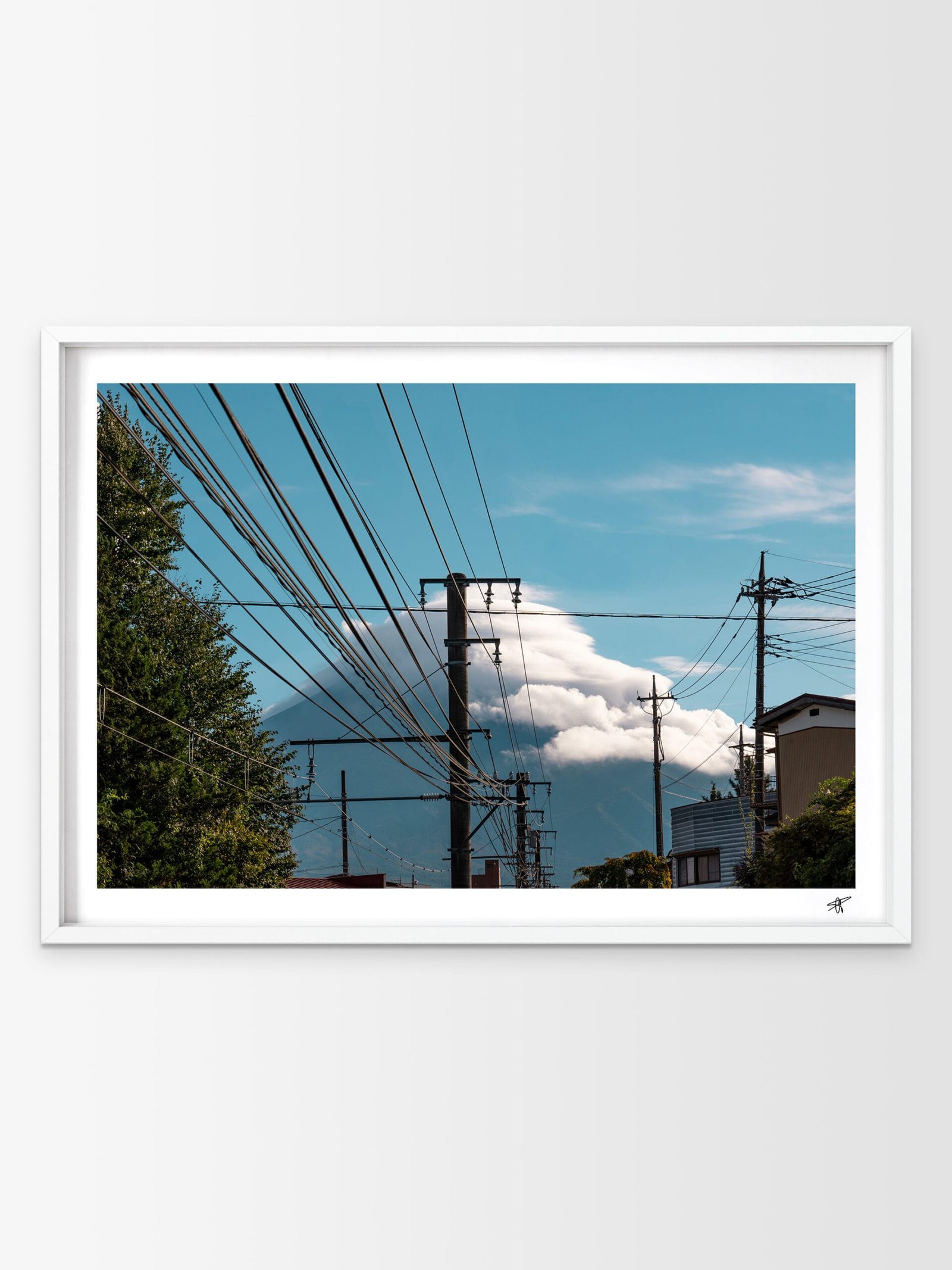 Photo du Mont Fuji avec des câbles electriques