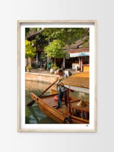 Photo d'un chinois sur un bateau traditionnel