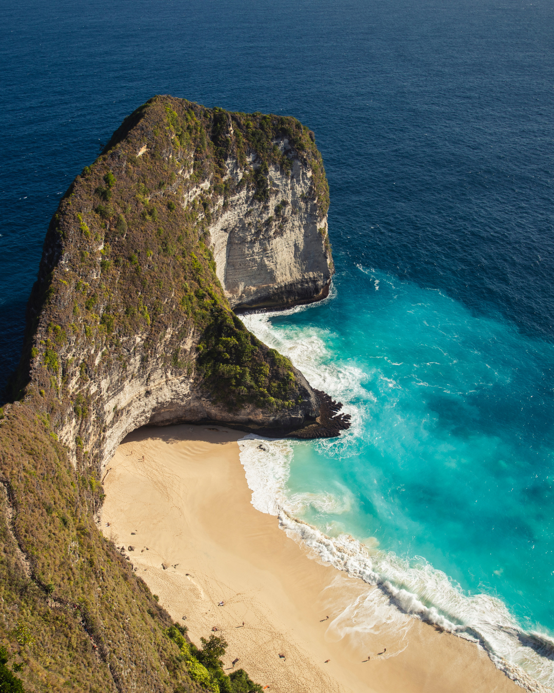 KELINGKING BEACH