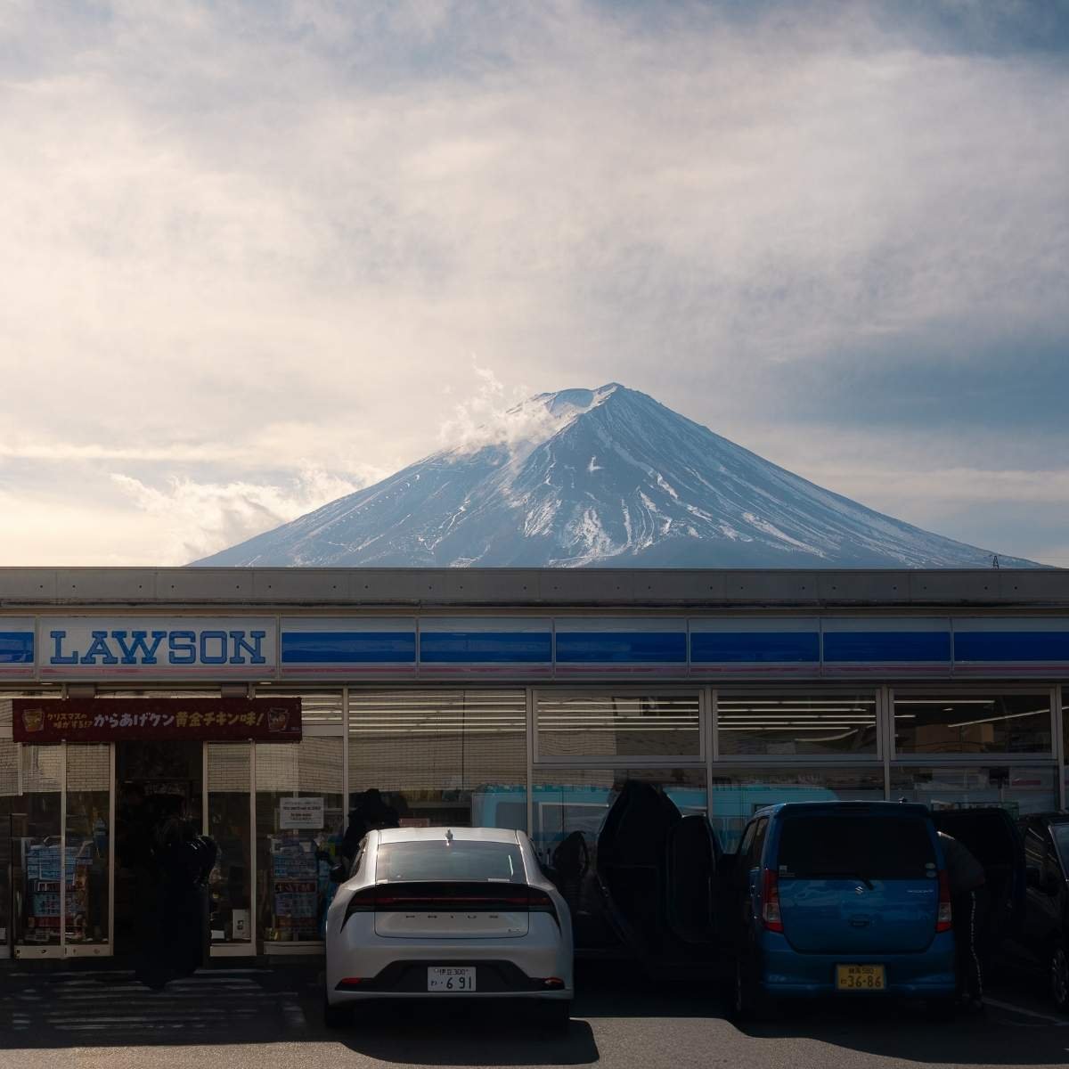 Mont Fuji devant le Lawson Japon