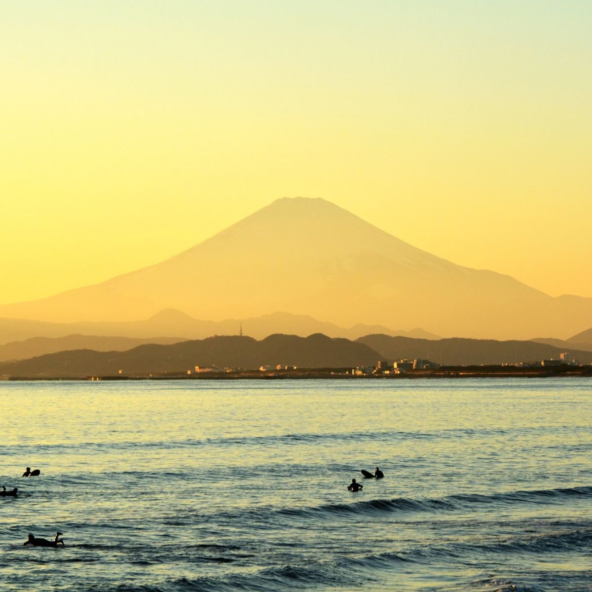 Couché de soleil sur la plage de Kamakura