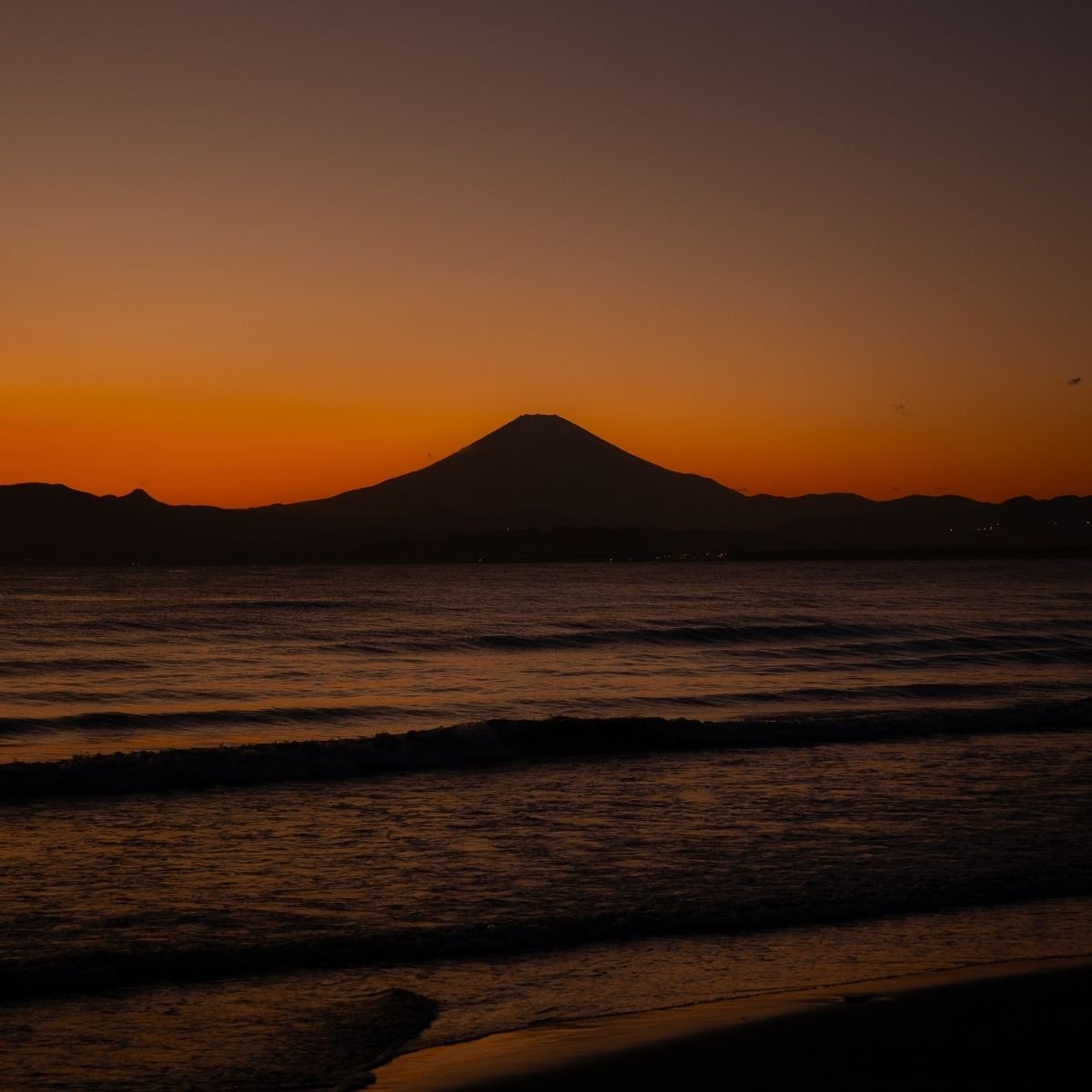 Mont Fuji de la plage d'Enoshima